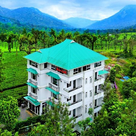 Lumino Winter Castle Hotel Pooppara Ngoại thất bức ảnh