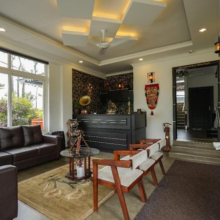 Lumino Winter Castle Hotel Pooppara Ngoại thất bức ảnh