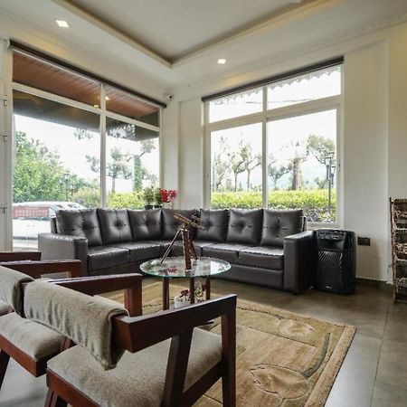 Lumino Winter Castle Hotel Pooppara Ngoại thất bức ảnh
