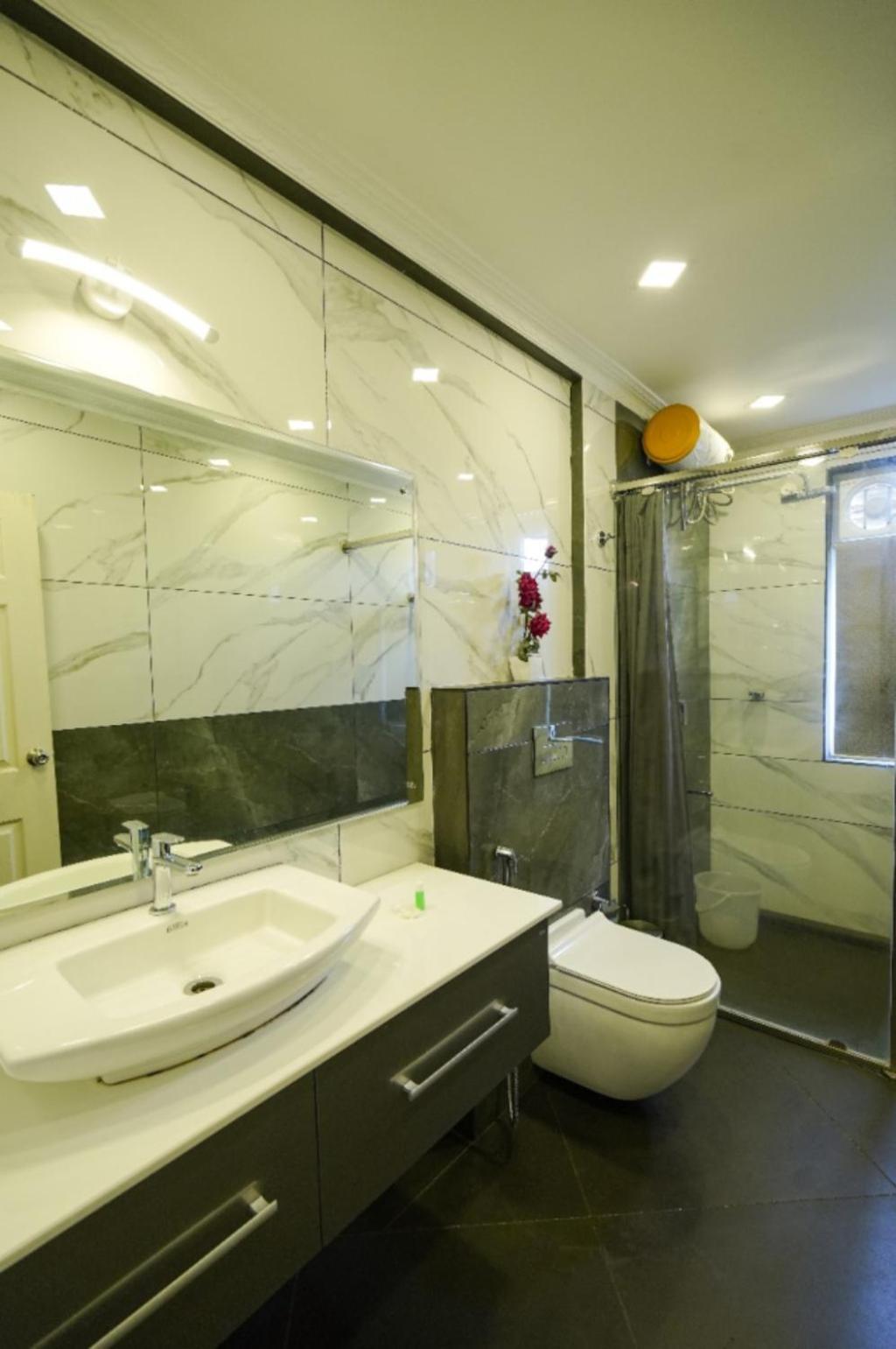 Lumino Winter Castle Hotel Pooppara Ngoại thất bức ảnh