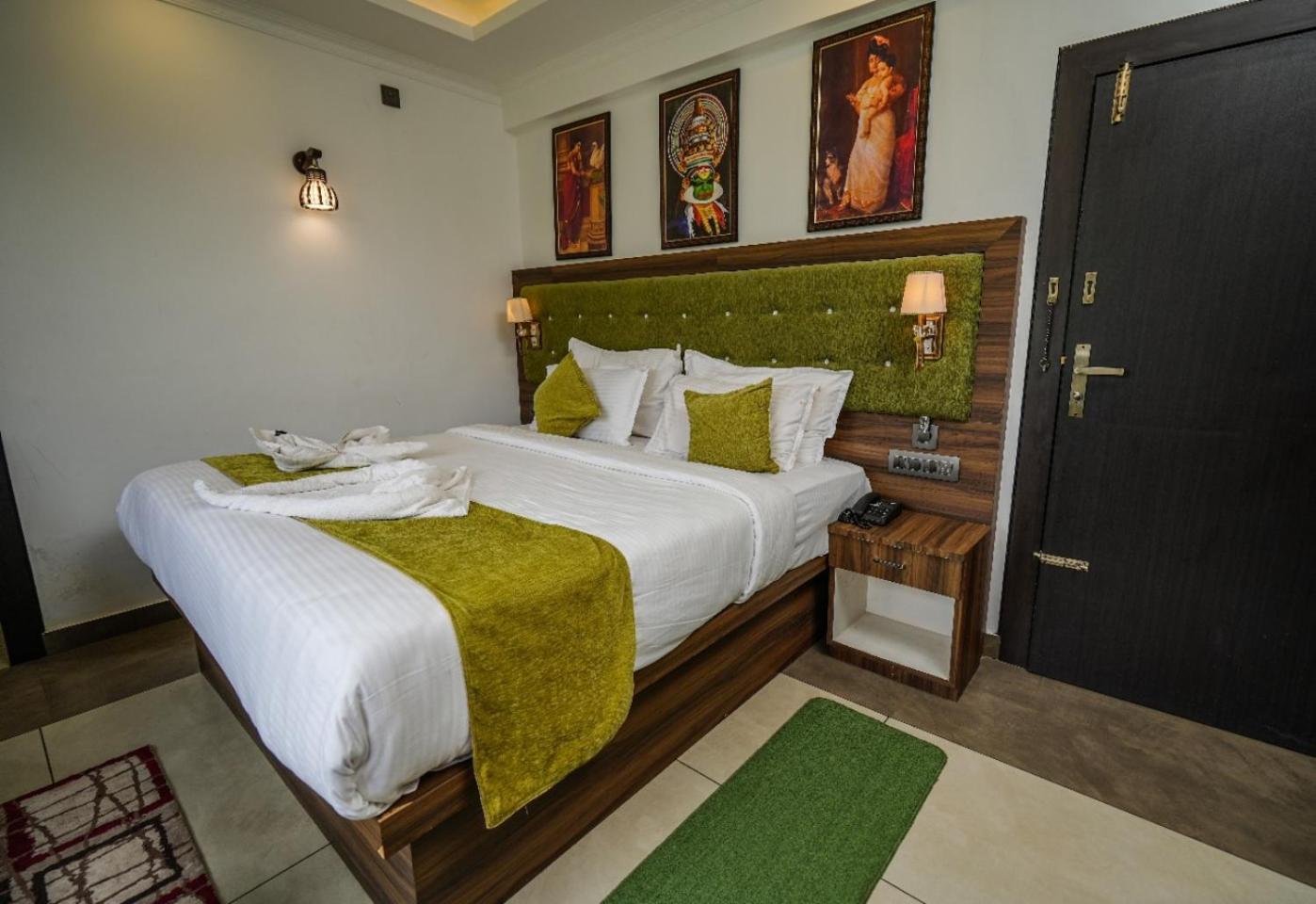 Lumino Winter Castle Hotel Pooppara Ngoại thất bức ảnh