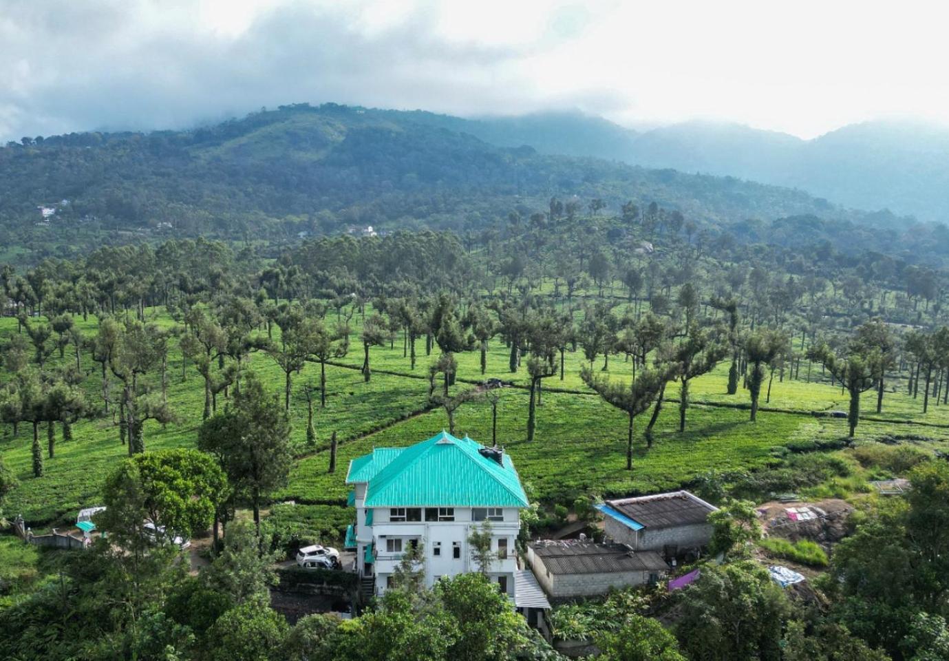Lumino Winter Castle Hotel Pooppara Ngoại thất bức ảnh