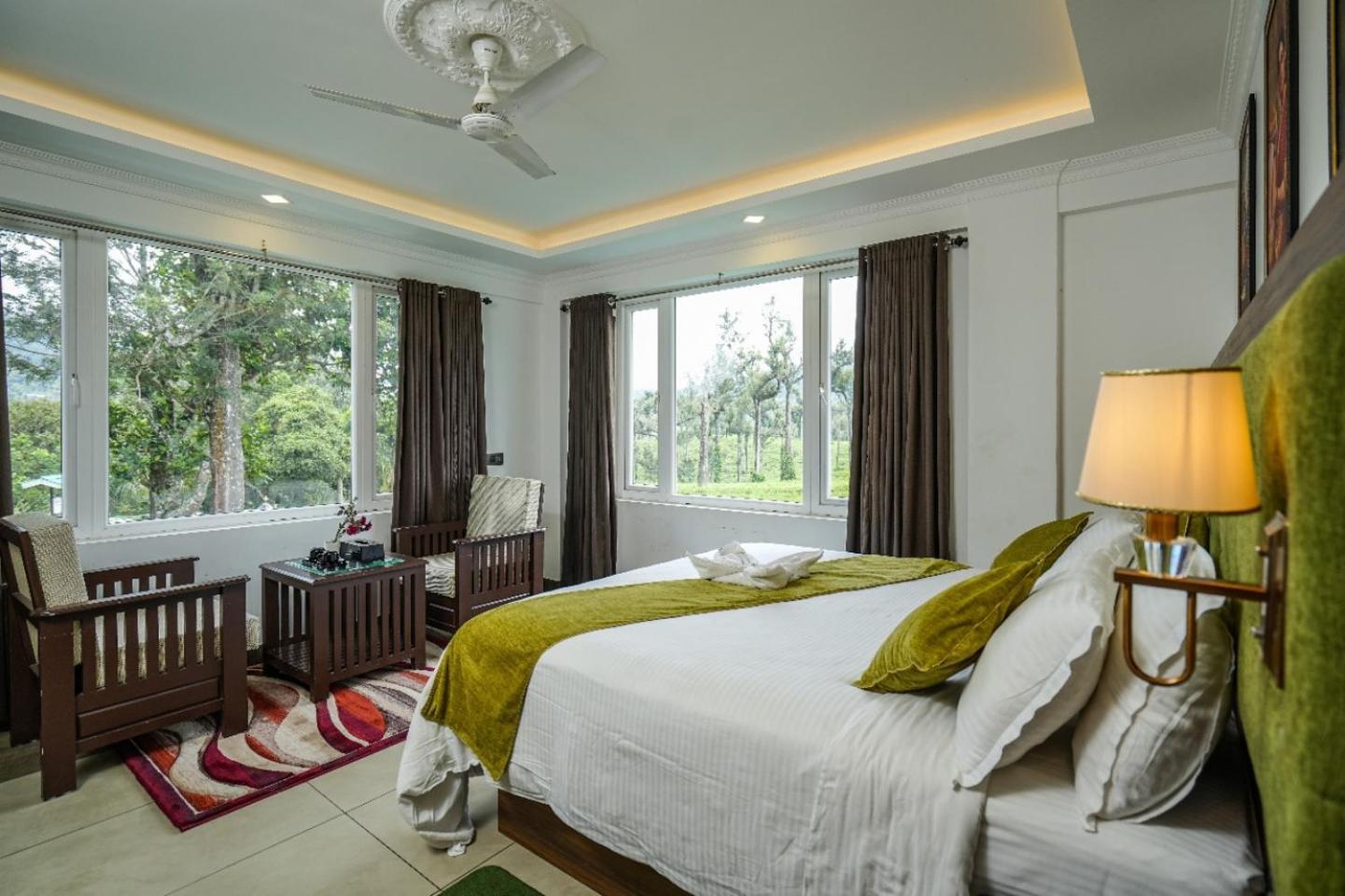 Lumino Winter Castle Hotel Pooppara Ngoại thất bức ảnh