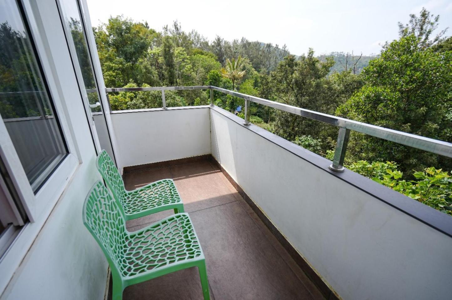 Lumino Winter Castle Hotel Pooppara Ngoại thất bức ảnh