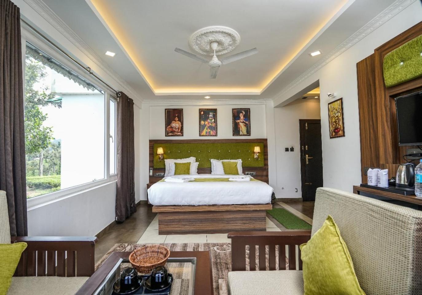 Lumino Winter Castle Hotel Pooppara Ngoại thất bức ảnh
