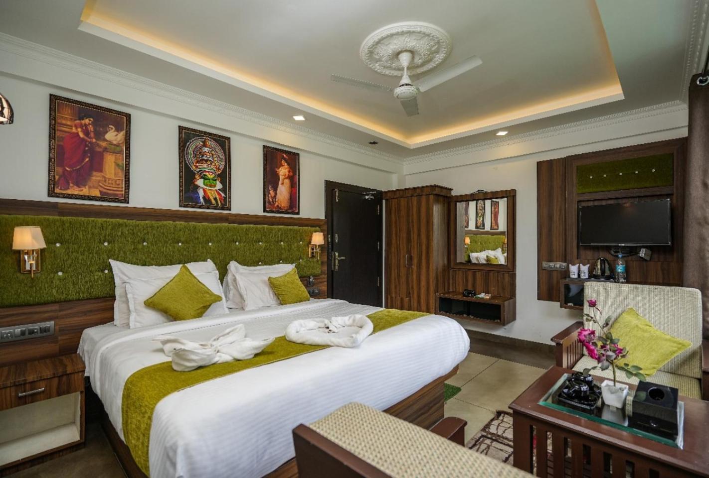 Lumino Winter Castle Hotel Pooppara Ngoại thất bức ảnh